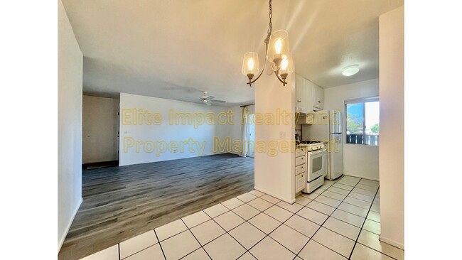 Building Photo - 816 S Langley Ave