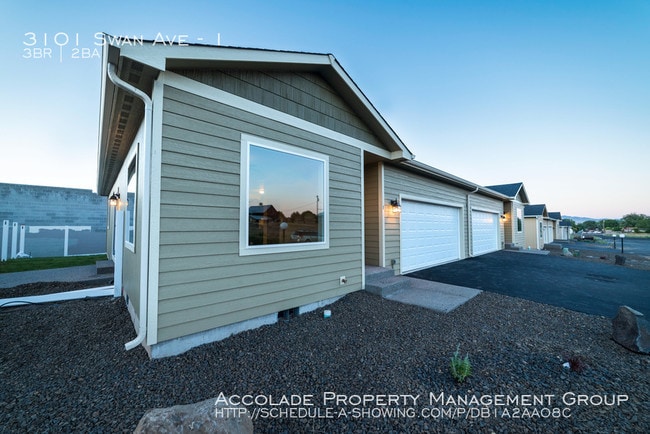 Building Photo - Brand New Duplex in Gated Community!