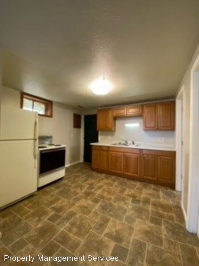 Building Photo - 2 br, 1 bath House - 911 N Main St
