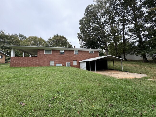 Foto del edificio - 1416 Westwood Ln