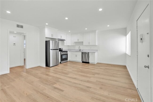 Building Photo - 13018 Valleyheart Dr