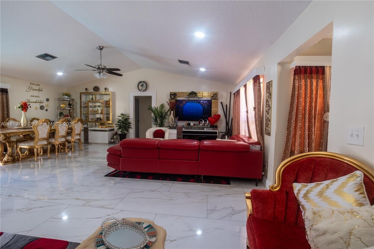 Foto principal - 8521 NW 53rd St