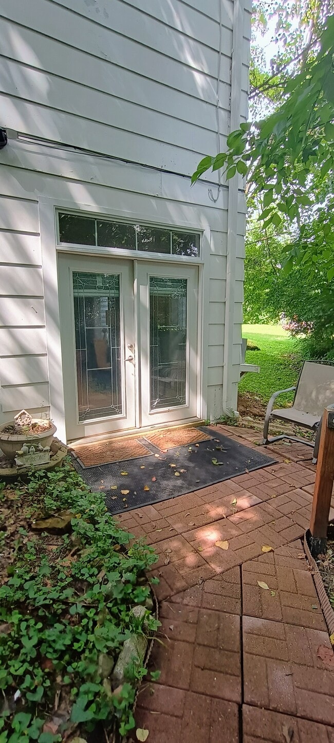 Building Photo - 906 Bitterfield Dr