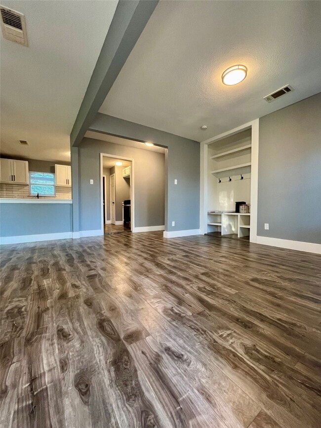 Foto del edificio - 6107 Belmark St