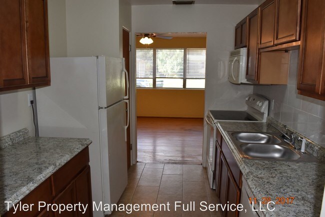Building Photo - 117 Maplewood Dr