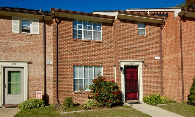 Photo - 937 Welch Cir Townhome