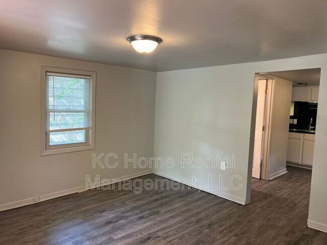 Building Photo - 805 S Logan Ave