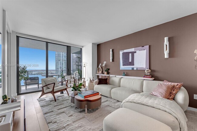 Foto del edificio - 650 NE 32nd St