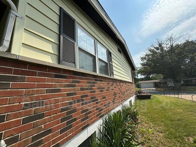 Foto del edificio - 1545 Fairmount Dr