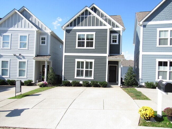 Photo - Tulip Grove built in 2017 w/ deck, modern ... House