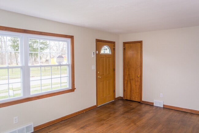 Living Room - 856 W Indianola Ave