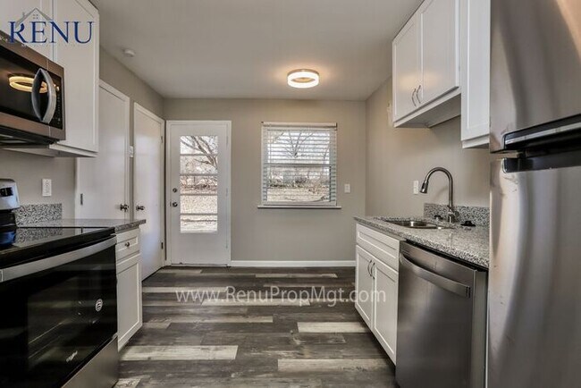 Foto del edificio - Available Now!