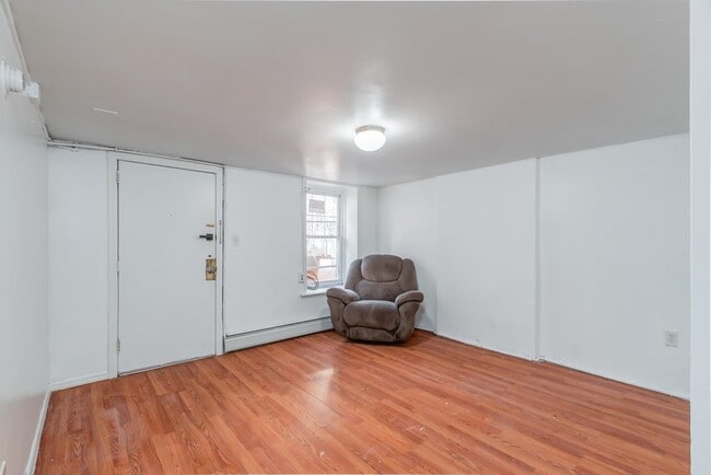 Photo - 392 Union St House