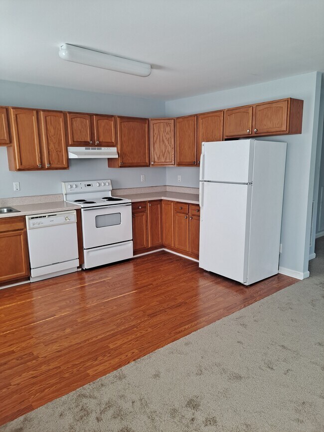Kitchen - 2000 West St