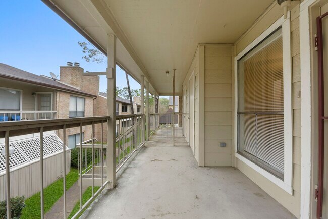 Foto del edificio - 2100 Wilcrest Dr