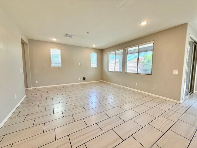 Foto del edificio - Spectacular 4-Bedroom, 2.5 Bathroom Home in Glendale!!