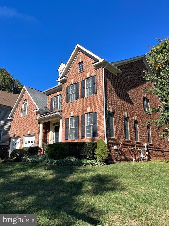 Building Photo - 9161 Moonstone Dr