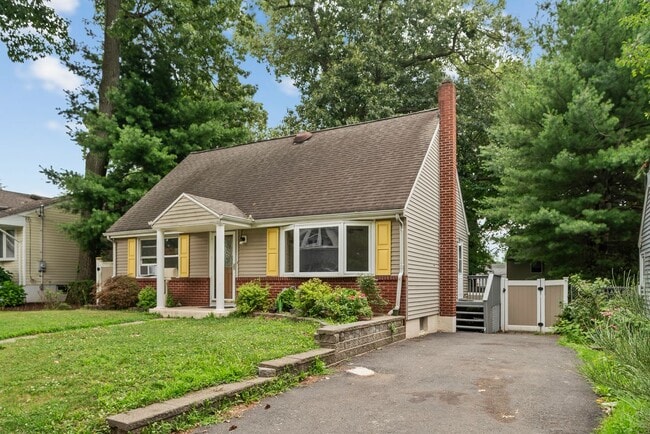 Building Photo - 53 Oneida Ave