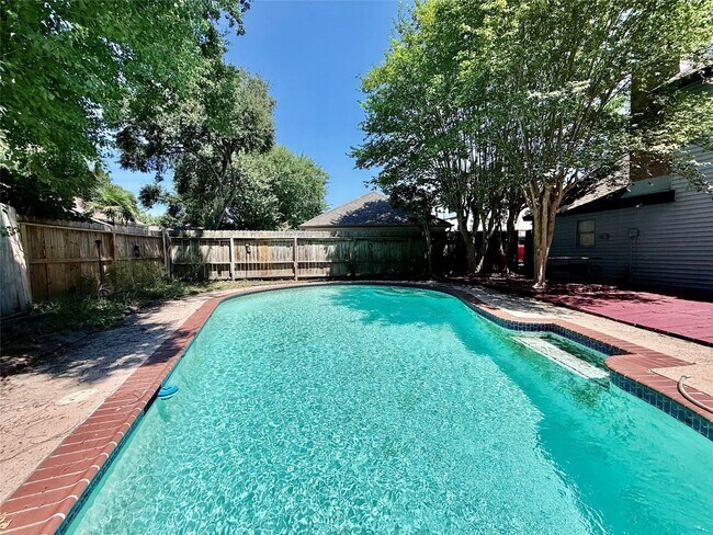 Foto del edificio - 6714 Brittany Park Ln