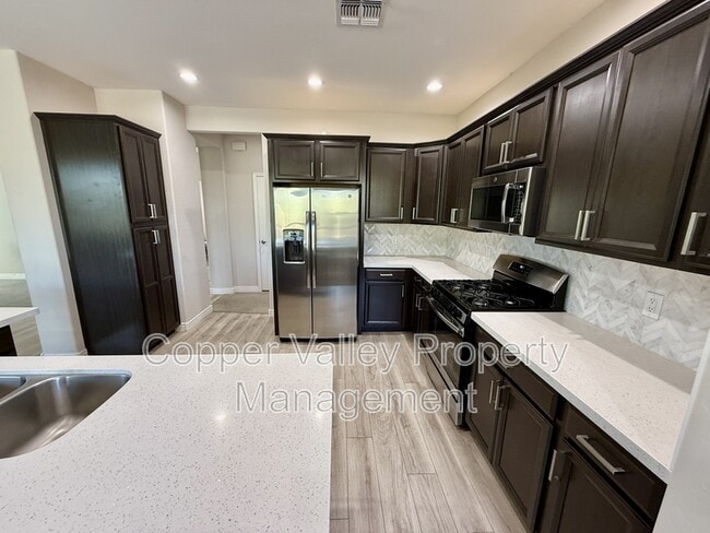 Building Photo - 2425 W Bronco Butte Trl