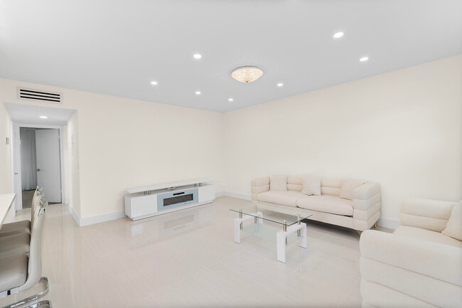 Building Photo - 361 Normandy Ln