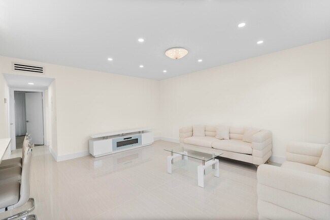 Foto del edificio - 361 Normandy Ln