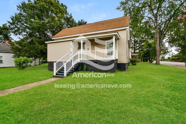 Building Photo - 400 N Sloan St