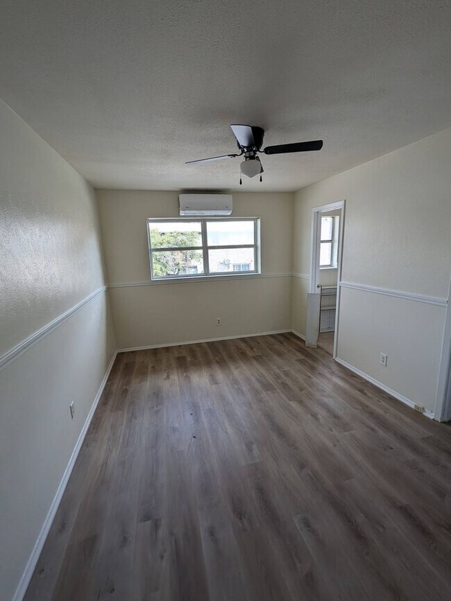 Building Photo - Charming 2BR Condo in Dallas
