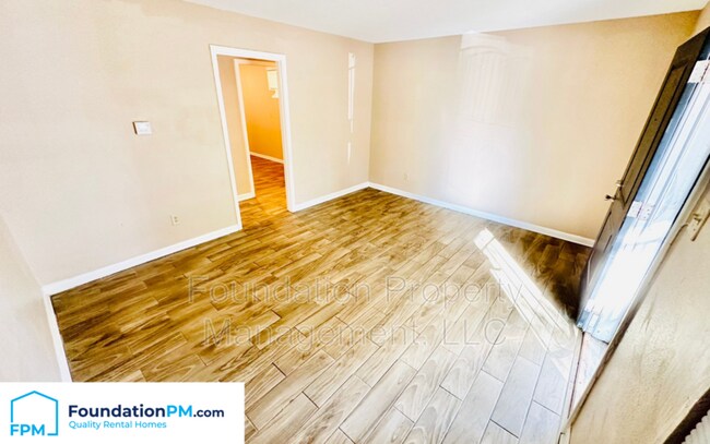 Foto del edificio - 3420 Piney Woods Ave