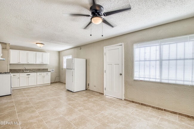 Foto del edificio - 3922 Hayes Ave