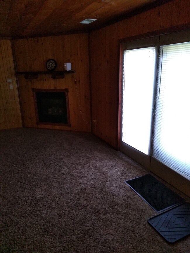 Living room - 2327 Kane Rd
