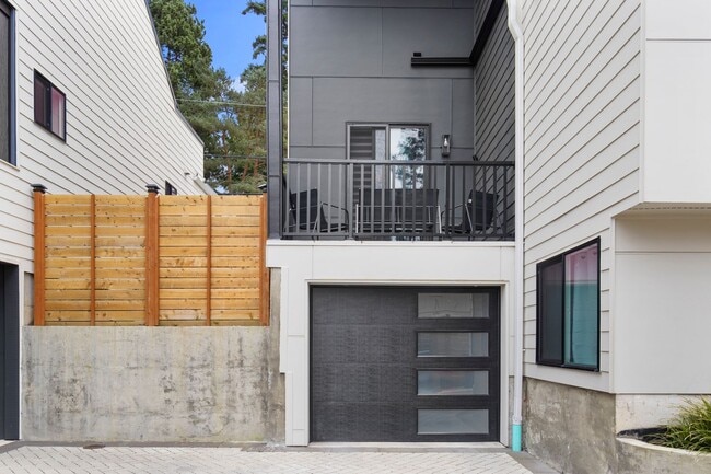 Photo - 8455 24th Ave SW (Seattle, WA) House