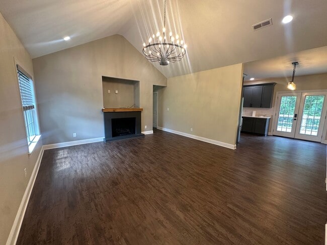 Building Photo - 32 Sarjon Cir