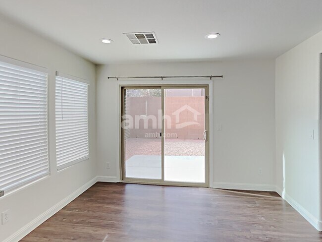 Foto del edificio - 10729 W Old Ironsides Ave