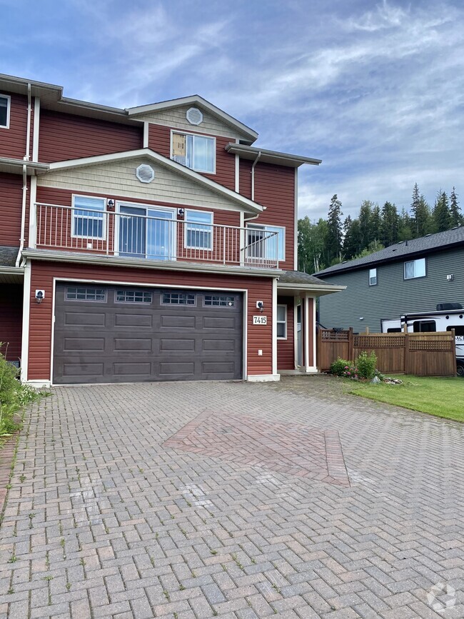 Building Photo - 7415-3007415 Creekside Way