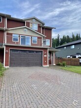 Building Photo - 7415-3007415 Creekside Way