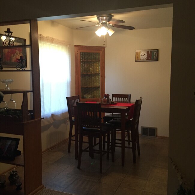 12106 W Bluemound Rd Unit 18, Wauwatosa, WI 53226 Apartments in