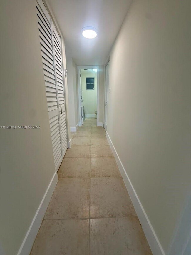 Foto del edificio - 9351 Fontainebleau Blvd