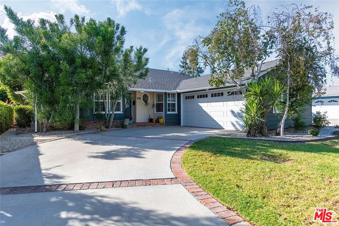 Foto principal - 5849 Goodland Ave