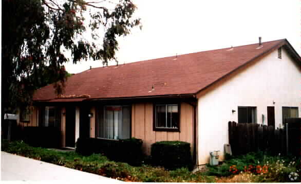 Building Photo - 8812-8814 N Bank Dr