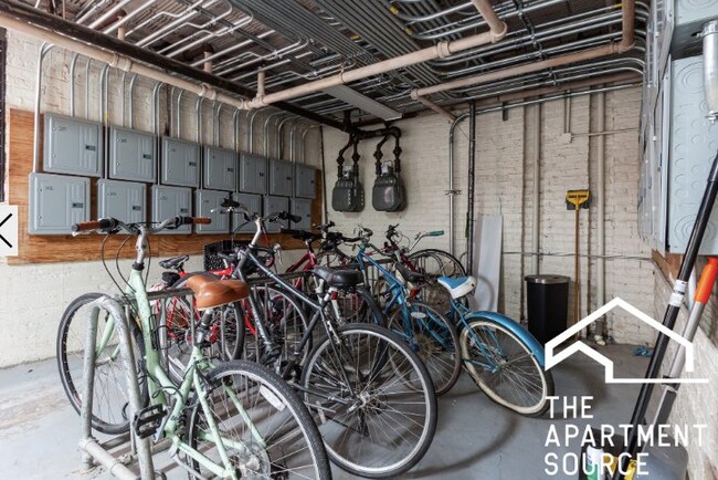 Photo - 2129 N Dayton St Apartment