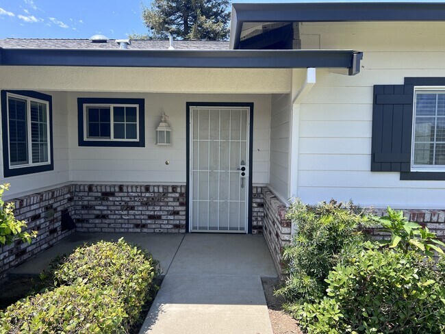 Foto del edificio - 4107 Putah Creek Rd