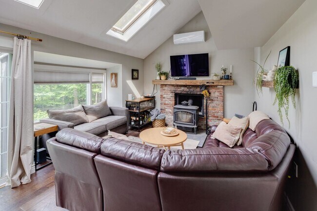 Foto del edificio - 93 Lady Slipper Rd