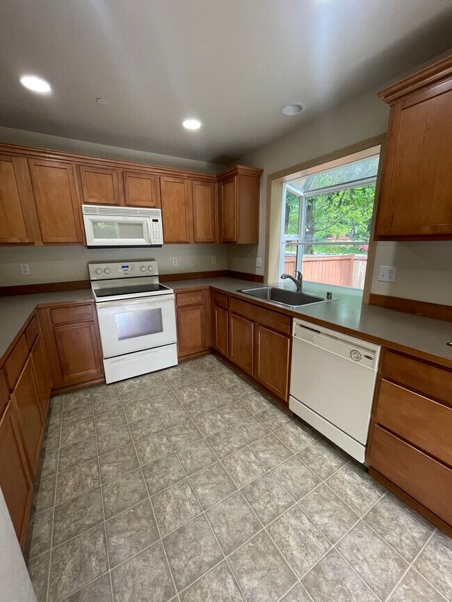 Building Photo - 3 Bedroom Home in DuPont