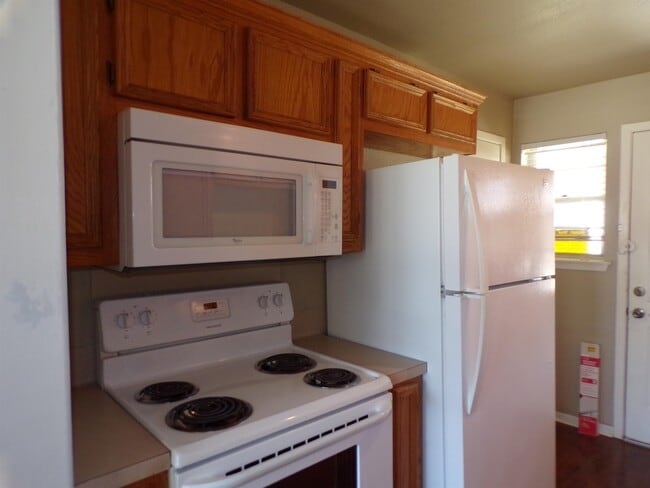 Building Photo - 313 Highland Dr