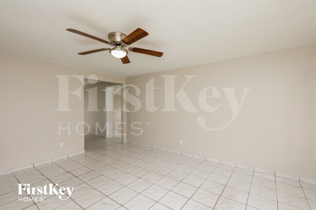 Foto del edificio - 5826 N Farragut Dr