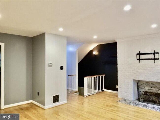 Foto del edificio - Charming 3-Bedroom Rental in Falls Church with 2 Full Baths and Spacious Layout!