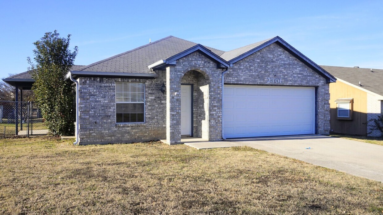 Foto principal - 2301 Flintstone Cir