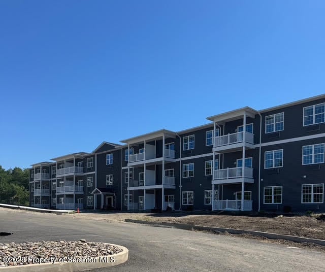 Building Photo - 407 Circle Dr