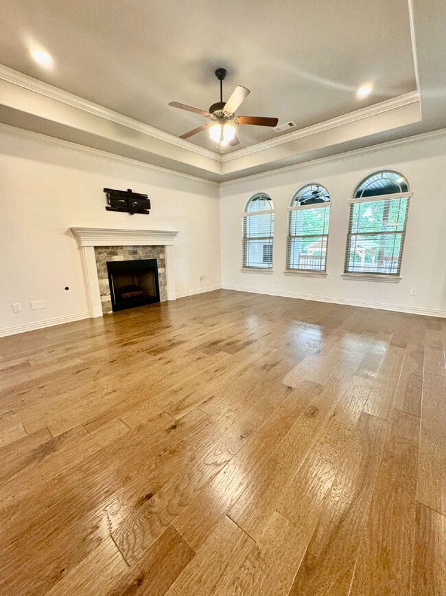 Building Photo - 1300 Hickory St
